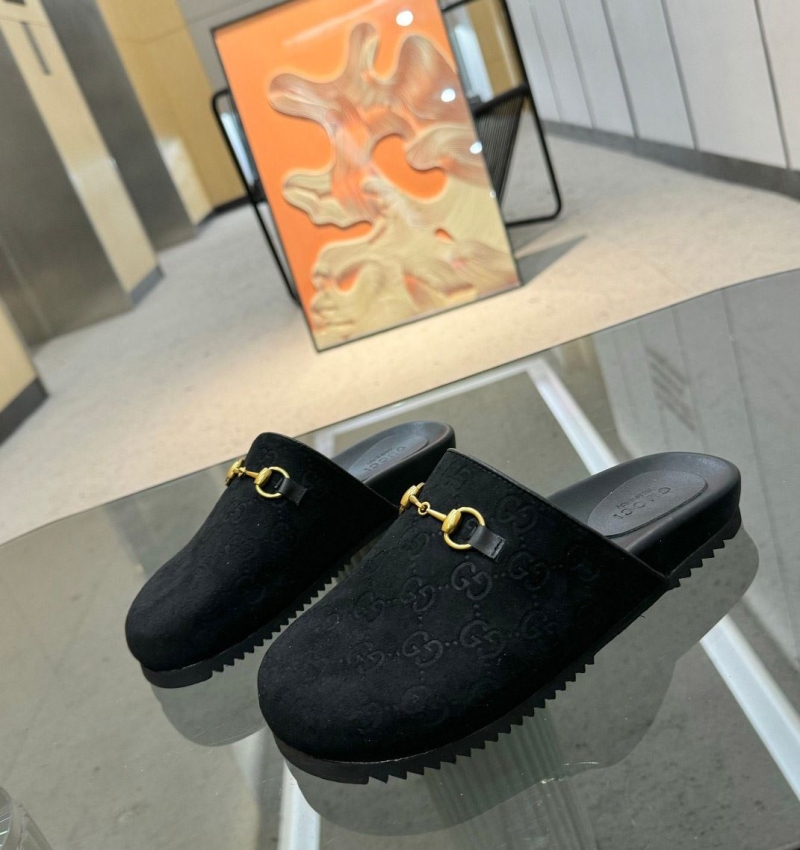 G*u*i slippers